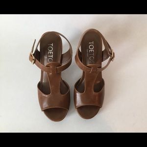 Toetos tan heeled sandals. Size 5.5. New in box.